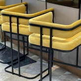 صندلی کانتر مدل ناپل خم پایه مشکی